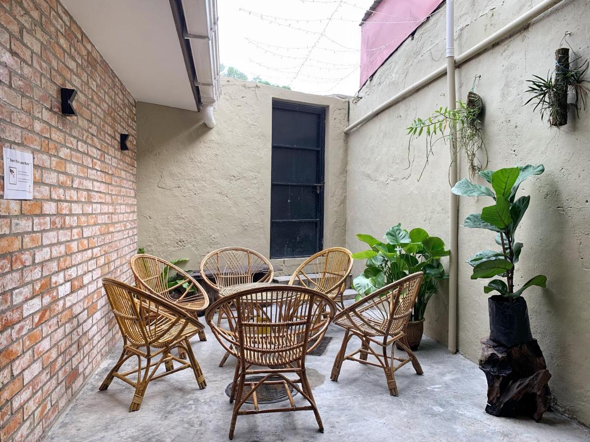 Hornbill'S Nest Kuching Hostel Екстериор снимка